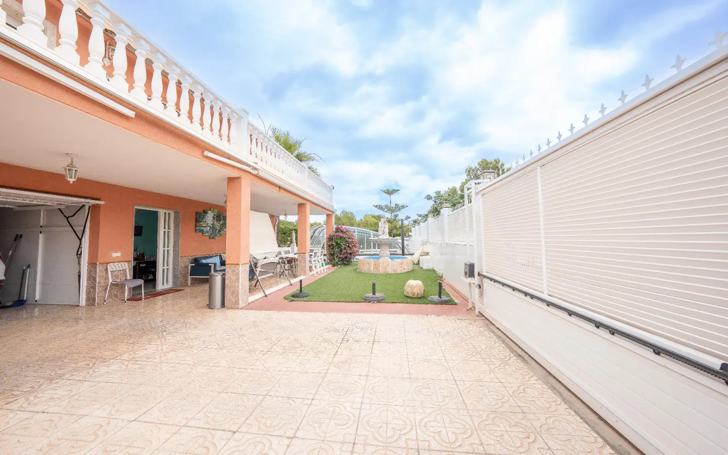 6-bedroom Villa In La Nucía, Spain (280 M²)