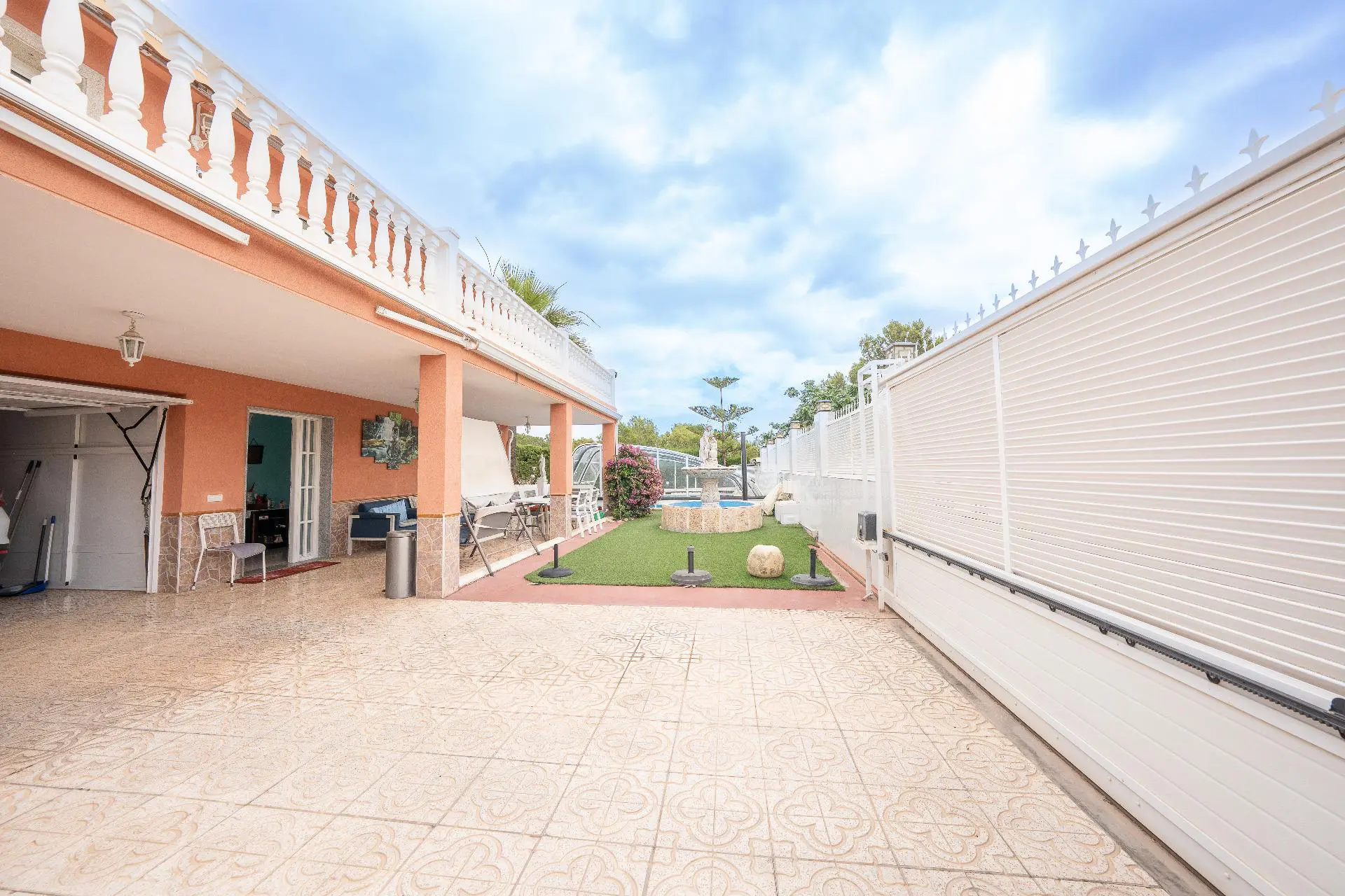 6-bedroom Villa In La Nucía, Spain (280 M²)