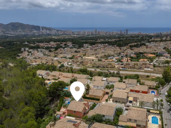6-bedroom Villa In La Nucía, Spain (280 M²)