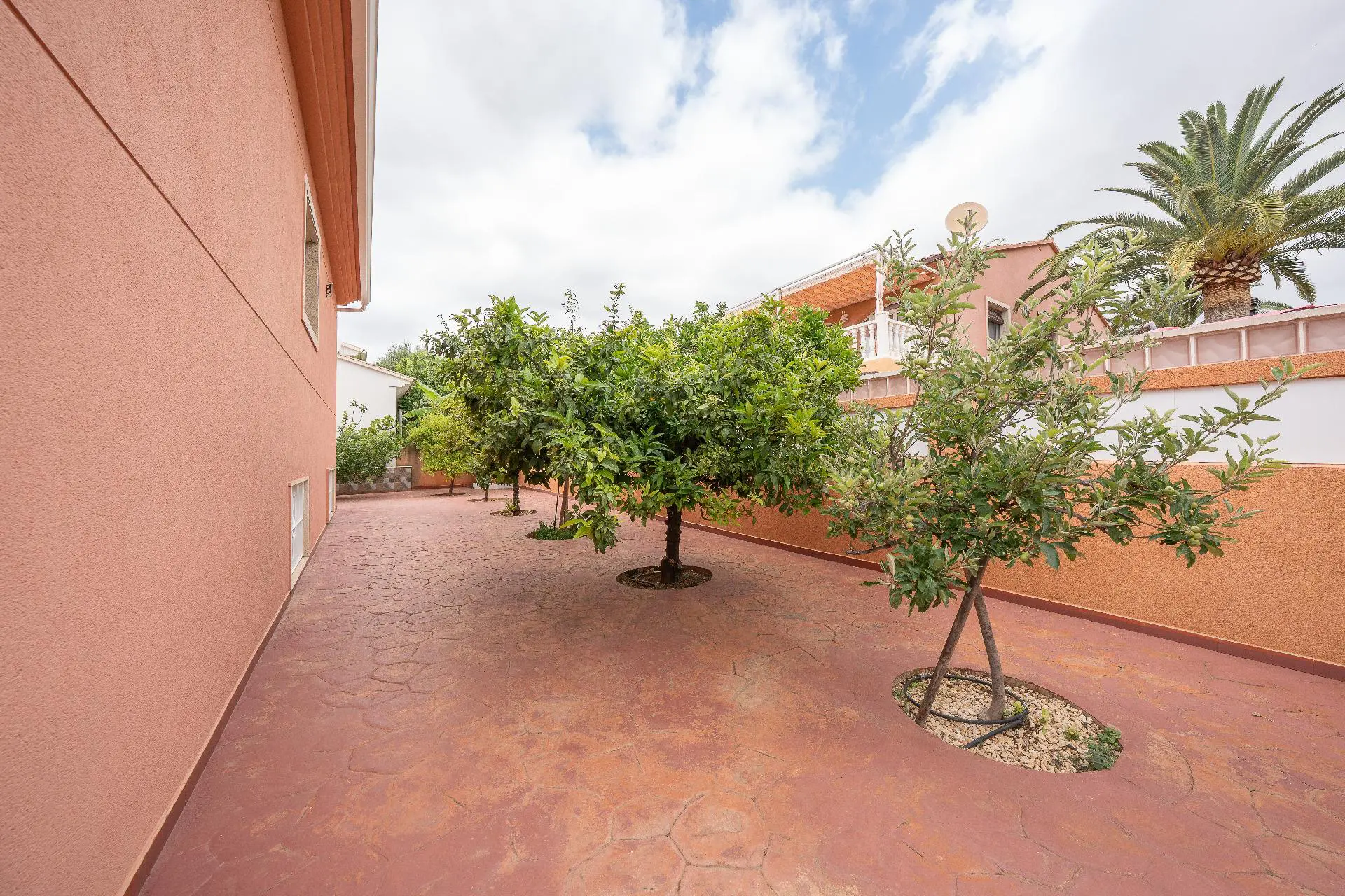 6-bedroom Villa In La Nucía, Spain (280 M²)