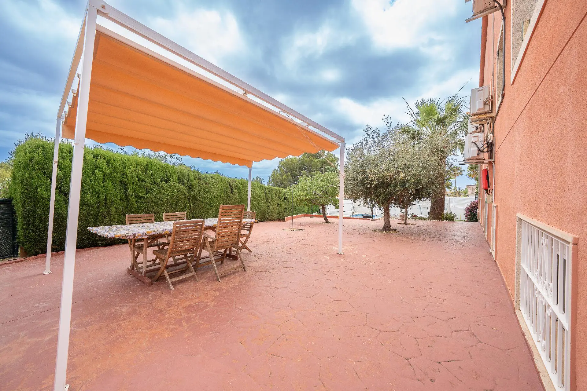 6-bedroom Villa In La Nucía, Spain (280 M²)