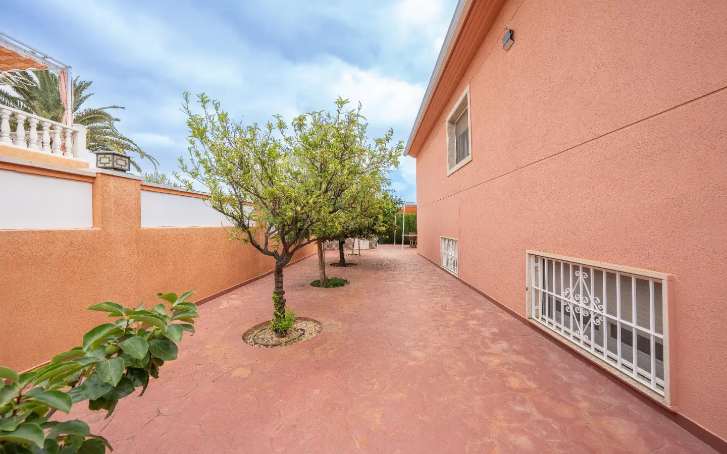 6-bedroom Villa In La Nucía, Spain (280 M²)
