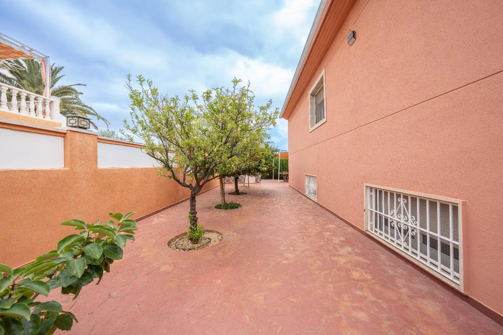 6-bedroom Villa In La Nucía, Spain (280 M²)