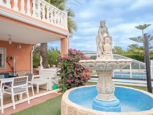 6-bedroom Villa In La Nucía, Spain (280 M²)