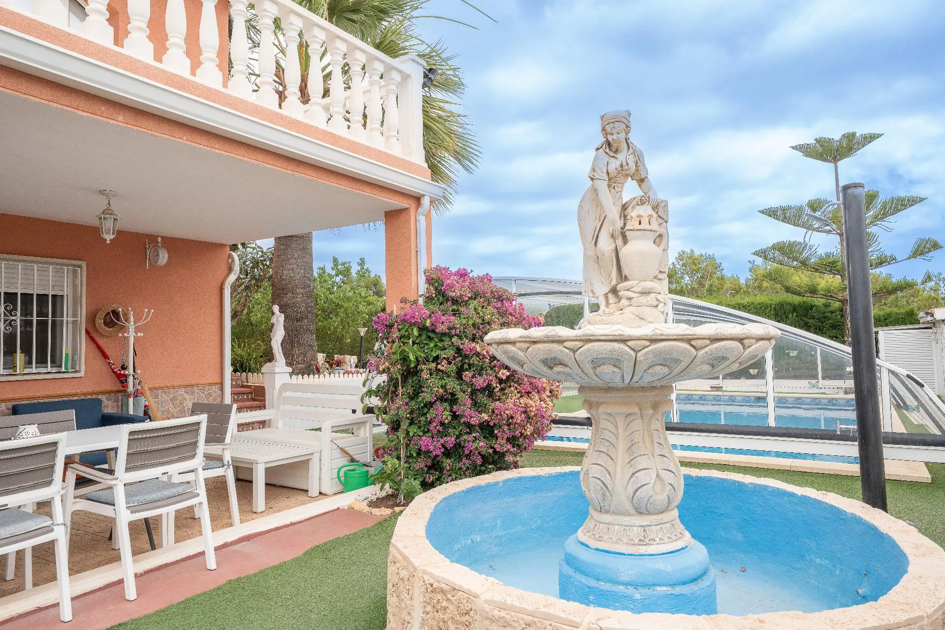 6-bedroom Villa In La Nucía, Spain (280 M²)