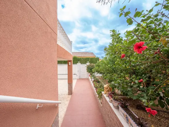 6-bedroom Villa In La Nucía, Spain (280 M²)