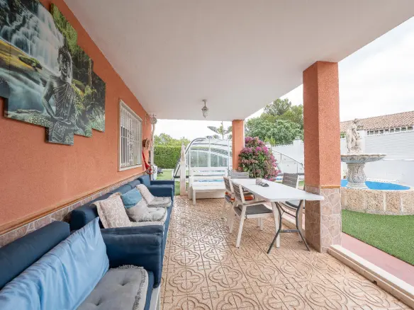 6-bedroom Villa In La Nucía, Spain (280 M²)