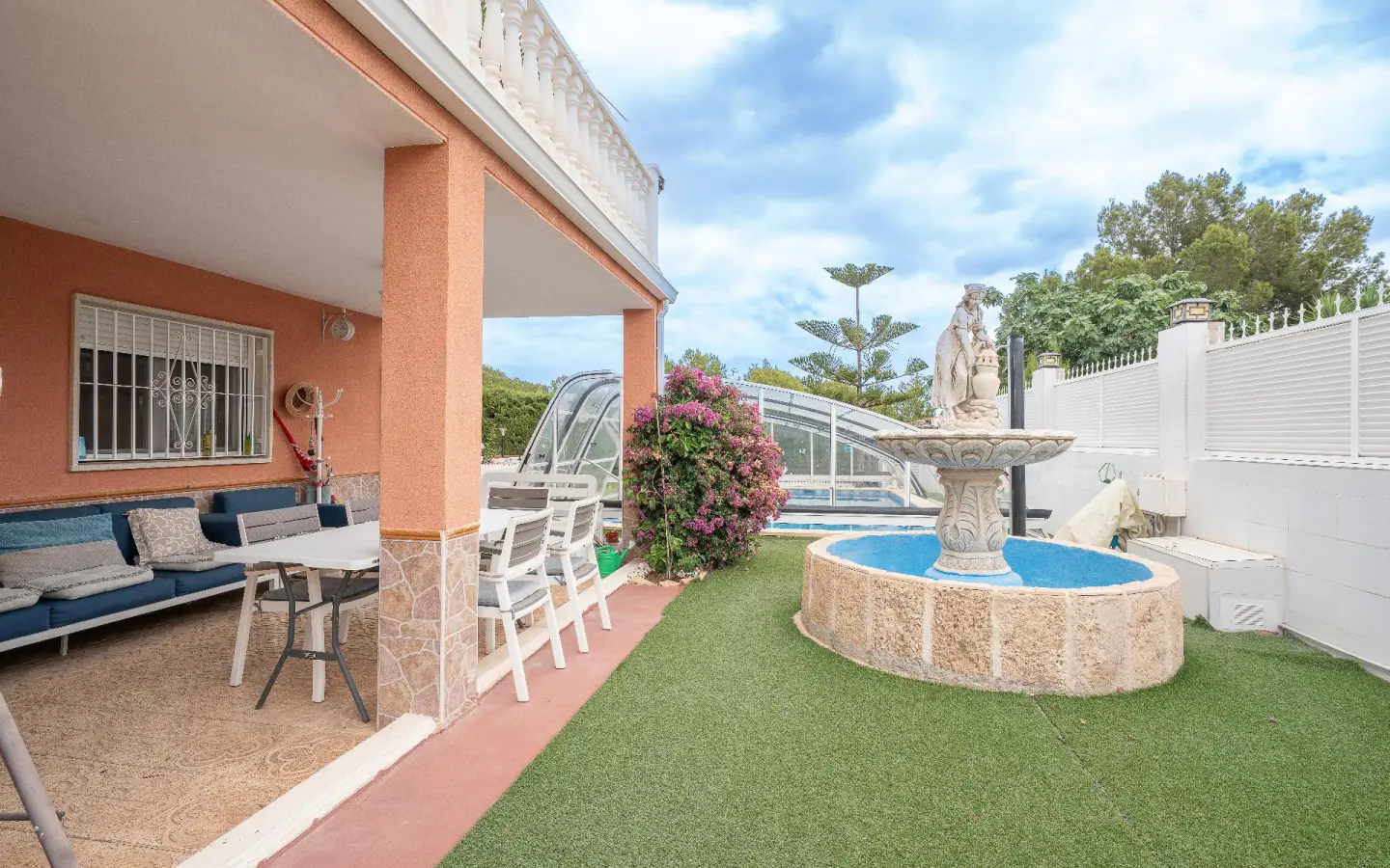 6-bedroom Villa In La Nucía, Spain (280 M²)
