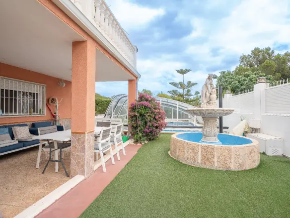 6-bedroom Villa In La Nucía, Spain (280 M²)