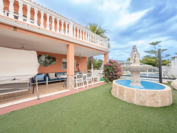 6-bedroom Villa In La Nucía, Spain (280 M²)