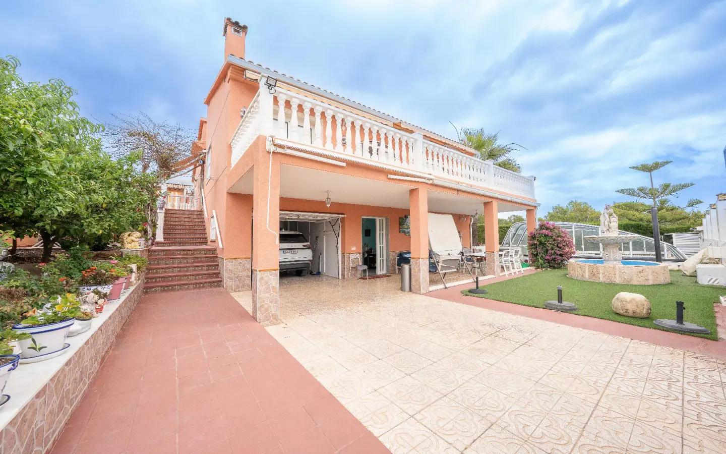 6-bedroom Villa In La Nucía, Spain (280 M²)