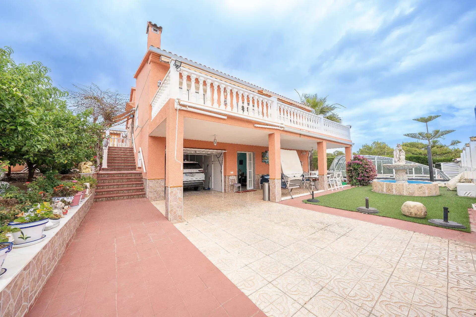 6-bedroom Villa In La Nucía, Spain (280 M²)