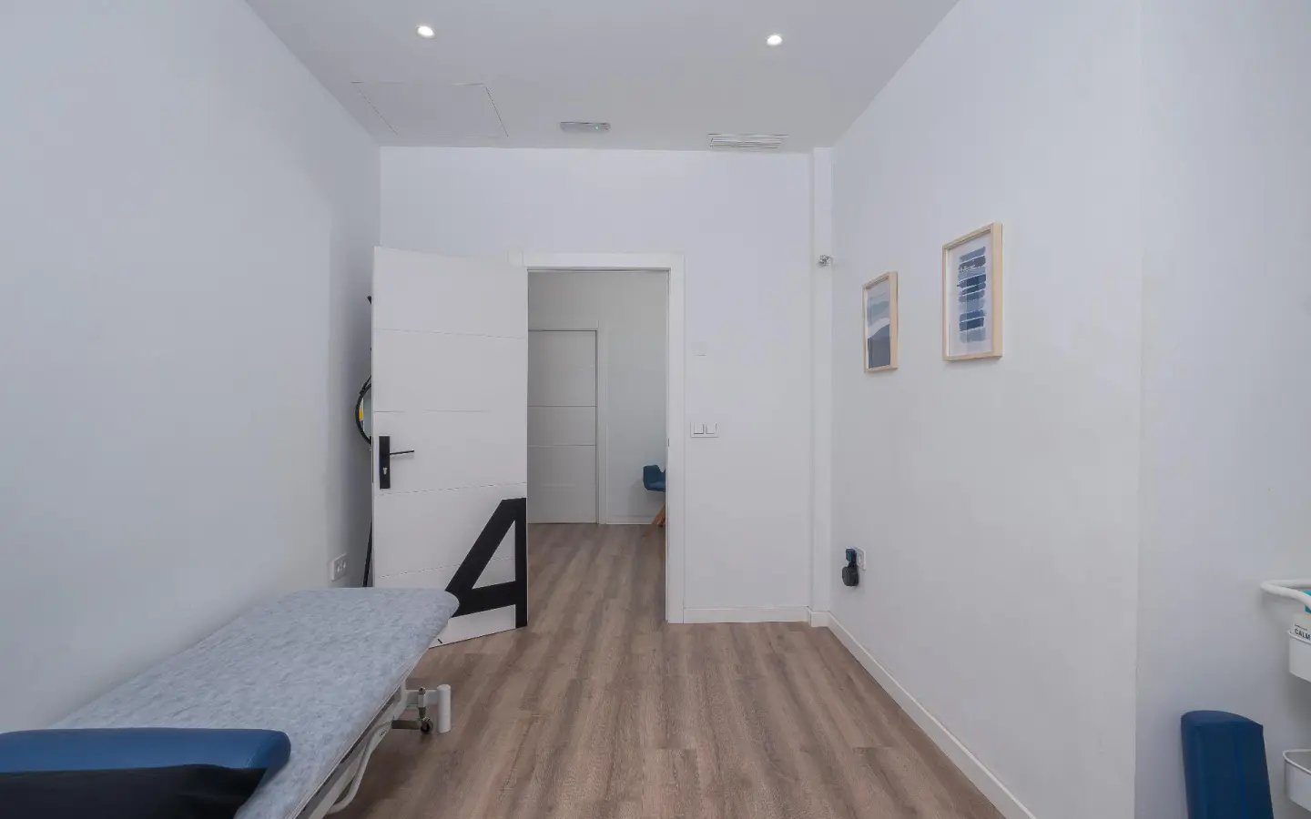 4-bedroom Commercial Unit In Alicante, Spain (65 M²)