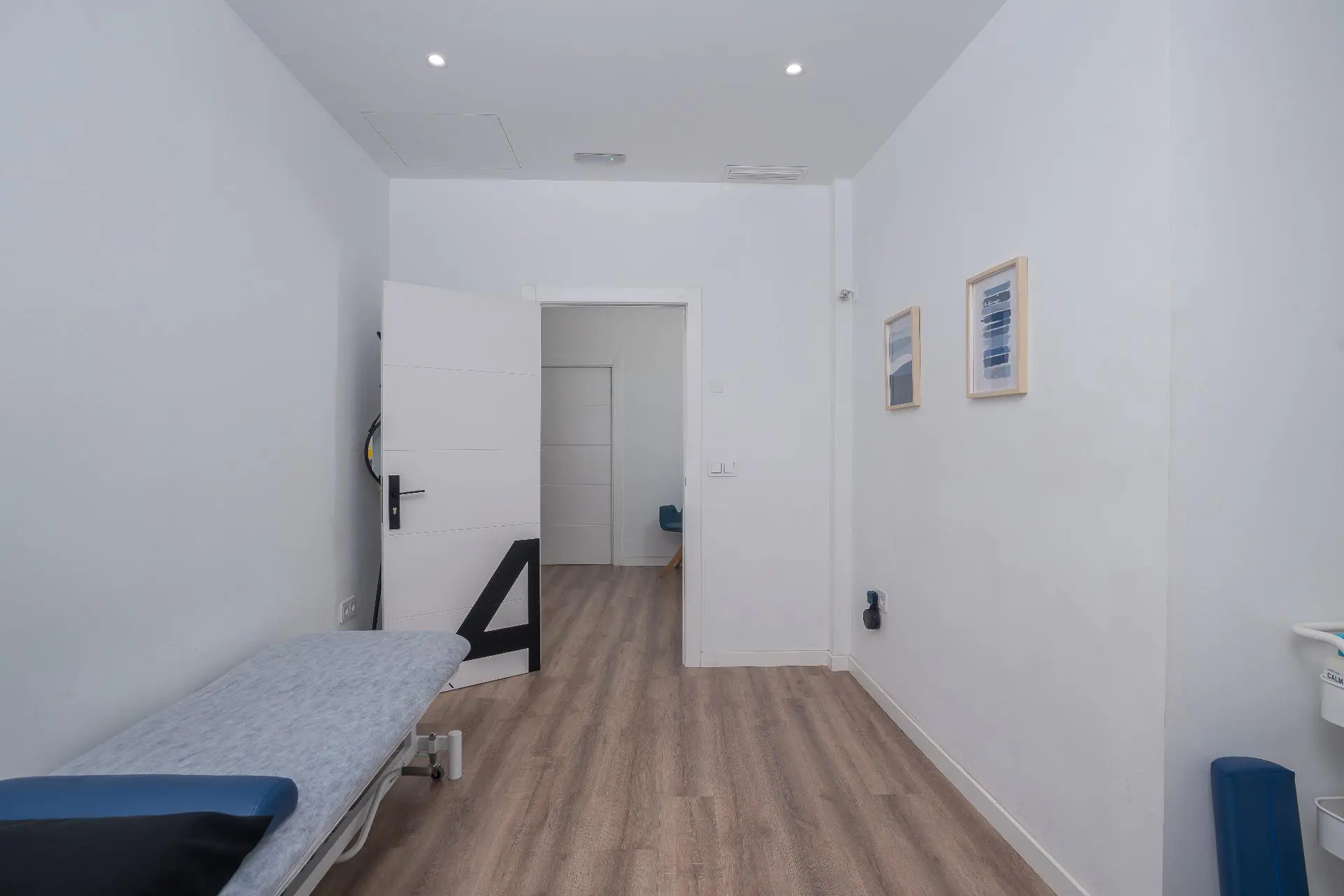 4-bedroom Commercial Unit In Alicante, Spain (65 M²)