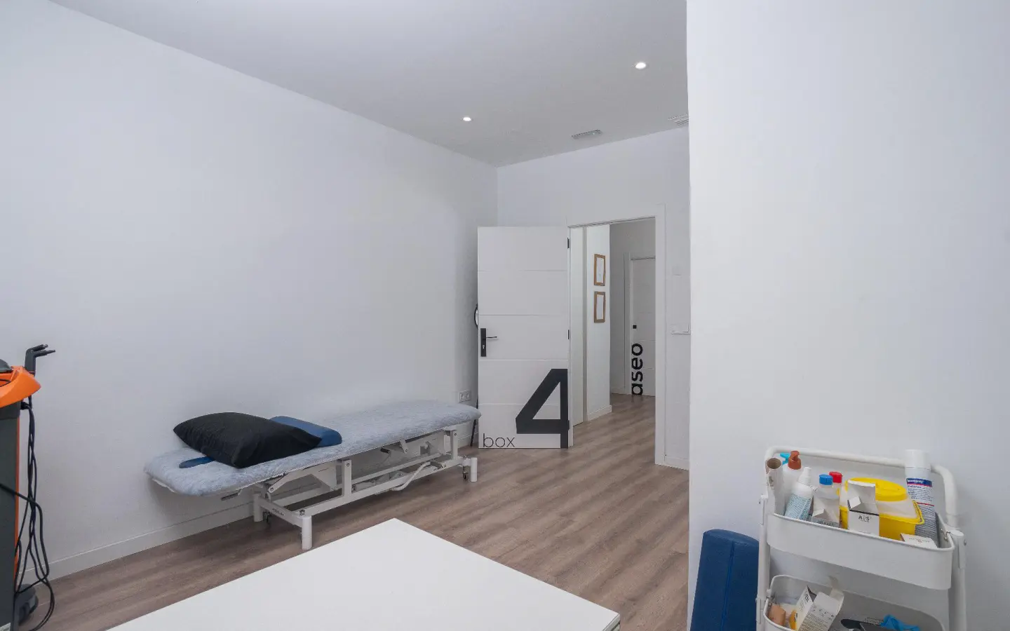 4-bedroom Commercial Unit In Alicante, Spain (65 M²)