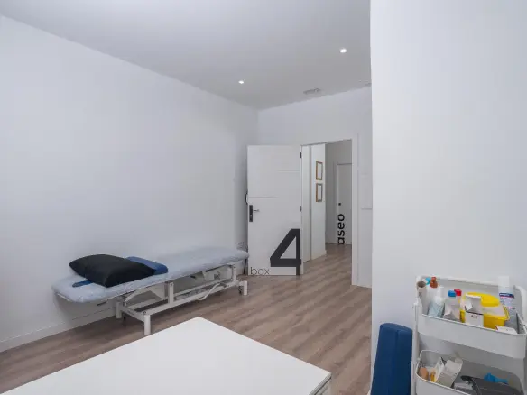 4-bedroom Commercial Unit In Alicante, Spain (65 M²)