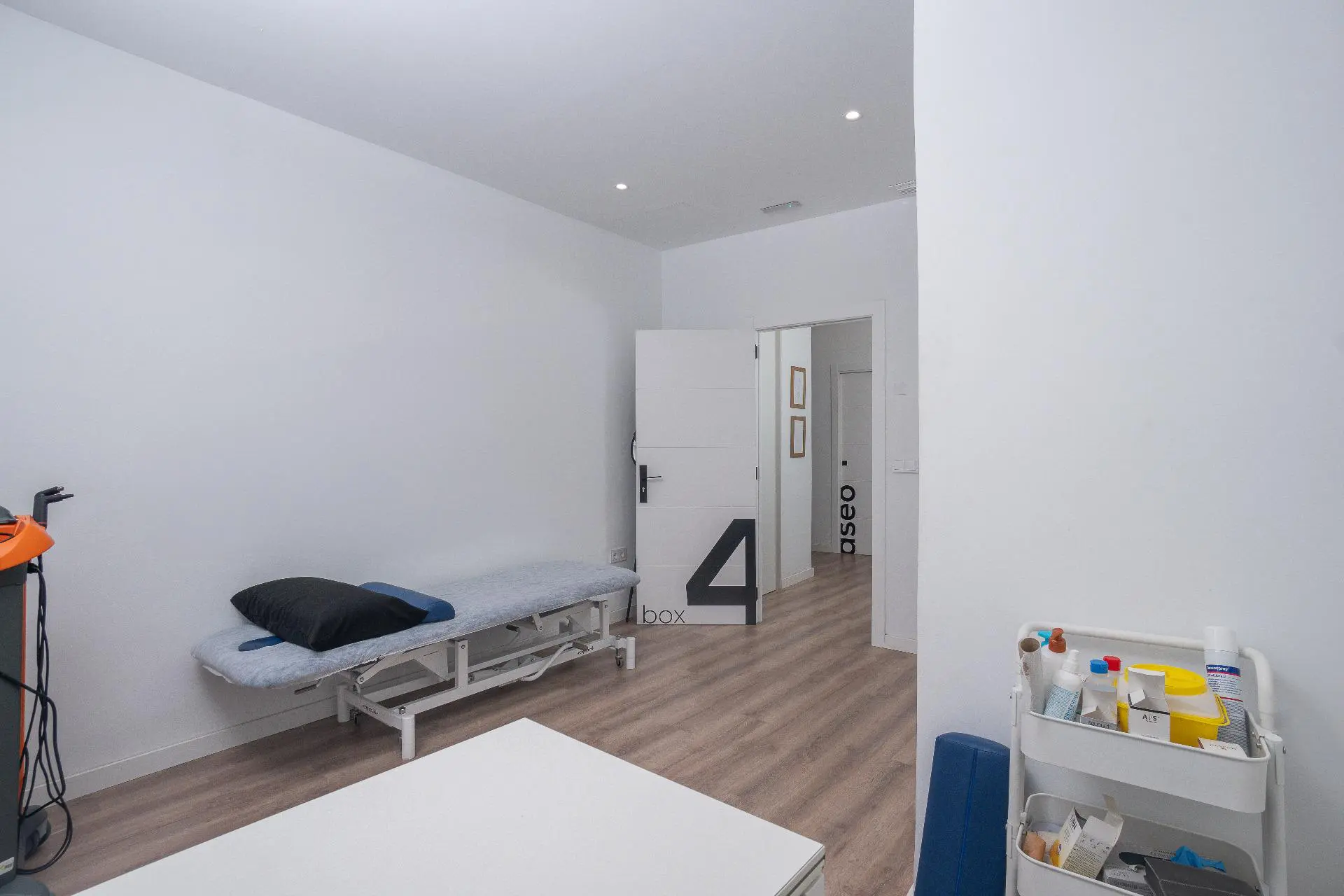 4-bedroom Commercial Unit In Alicante, Spain (65 M²)
