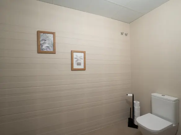 4-bedroom Commercial Unit In Alicante, Spain (65 M²)