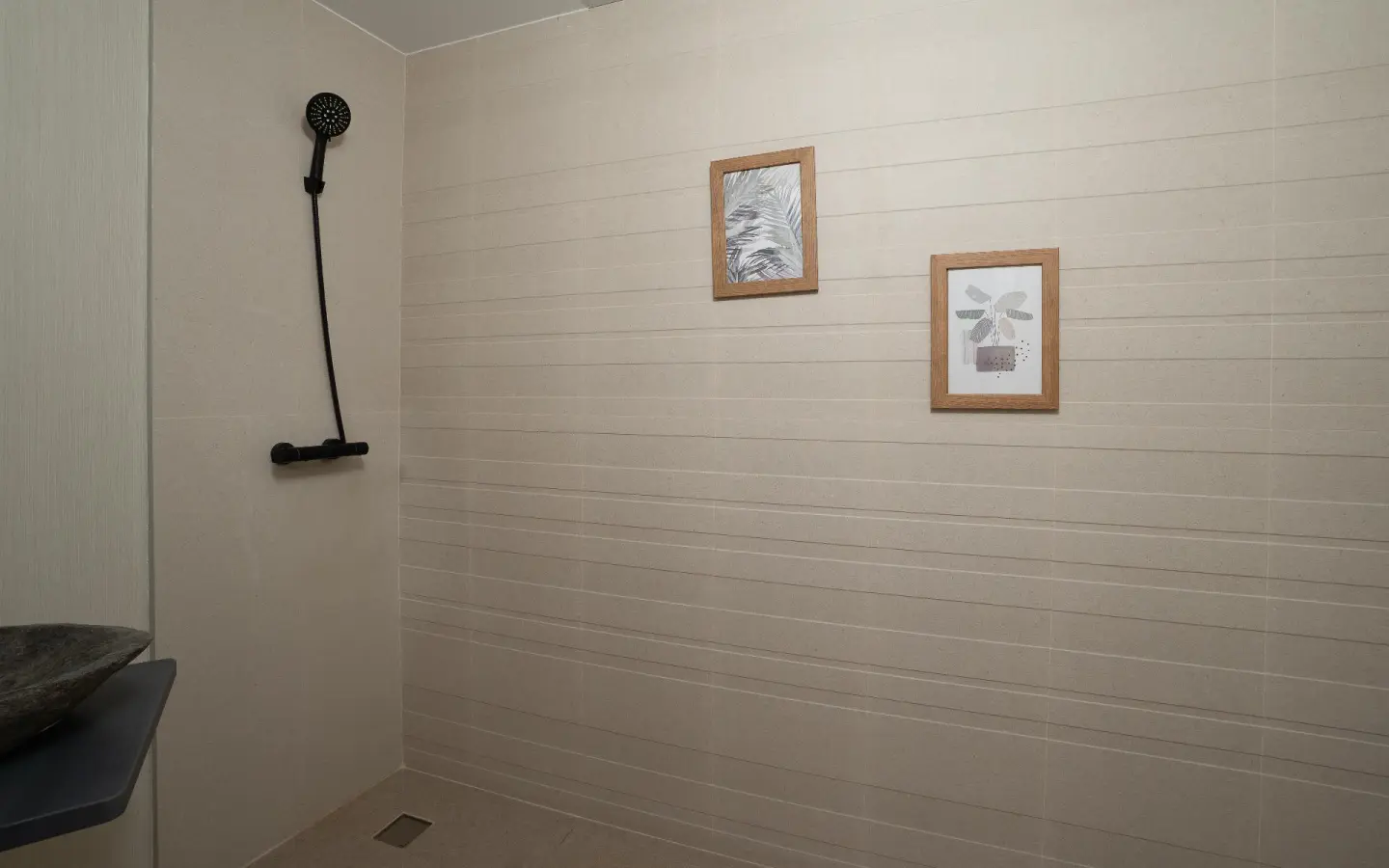 4-bedroom Commercial Unit In Alicante, Spain (65 M²)