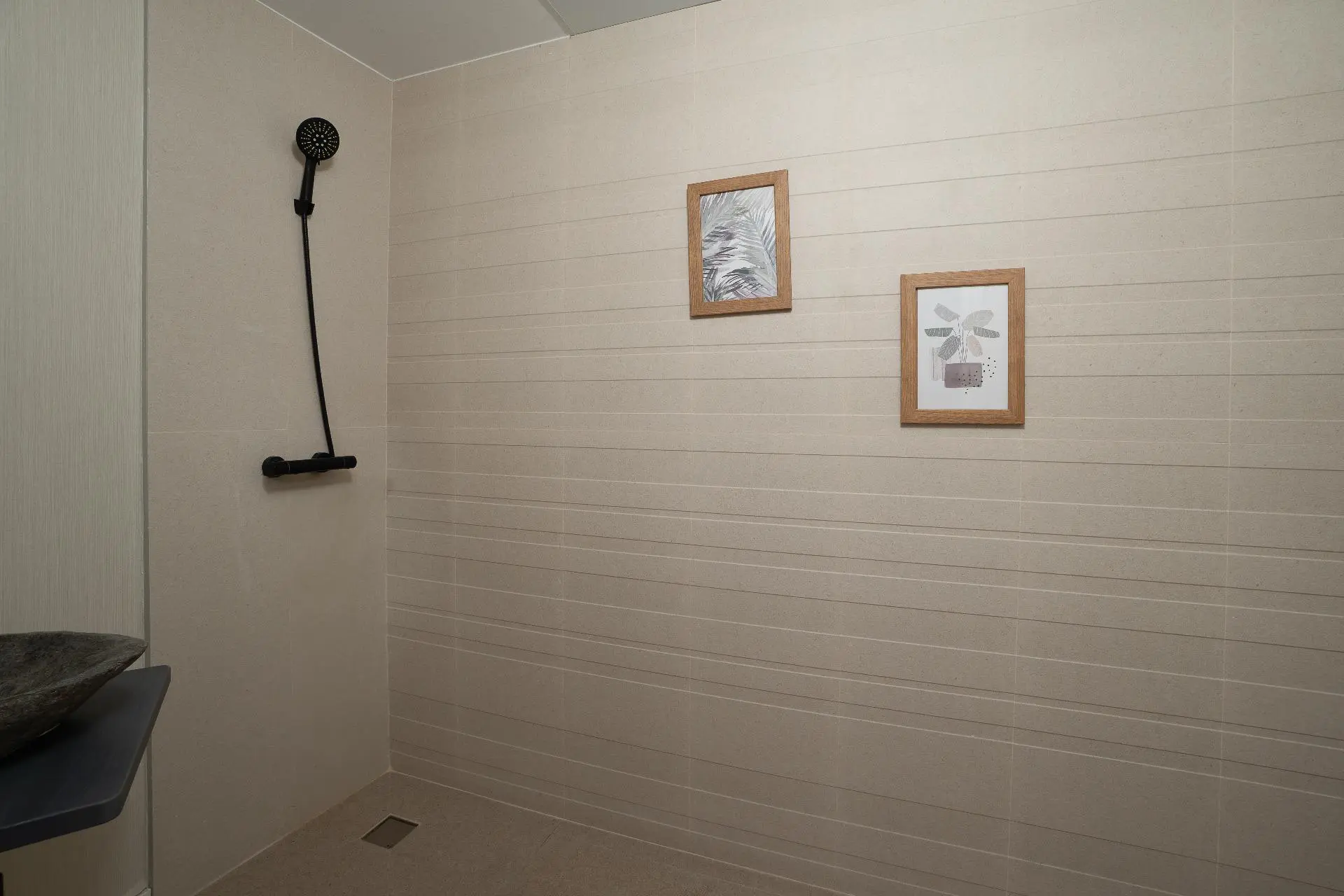 4-bedroom Commercial Unit In Alicante, Spain (65 M²)