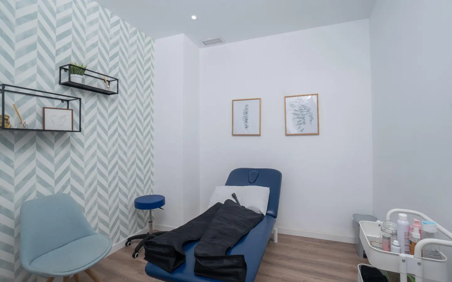 4-bedroom Commercial Unit In Alicante, Spain (65 M²)