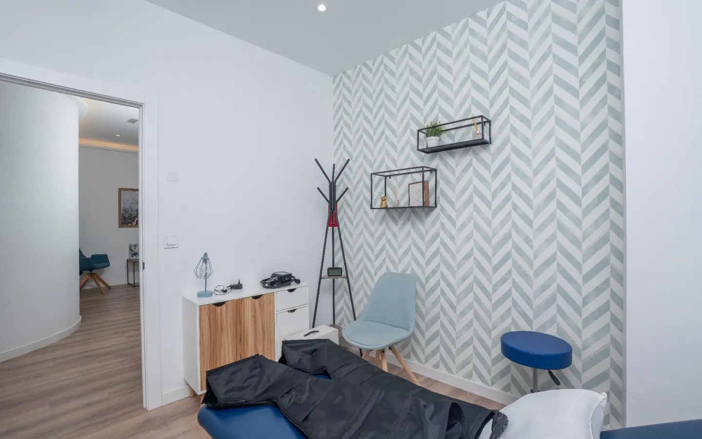 4-bedroom Commercial Unit In Alicante, Spain (65 M²)