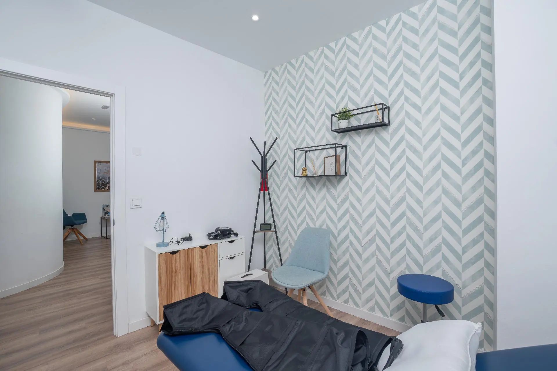 4-bedroom Commercial Unit In Alicante, Spain (65 M²)