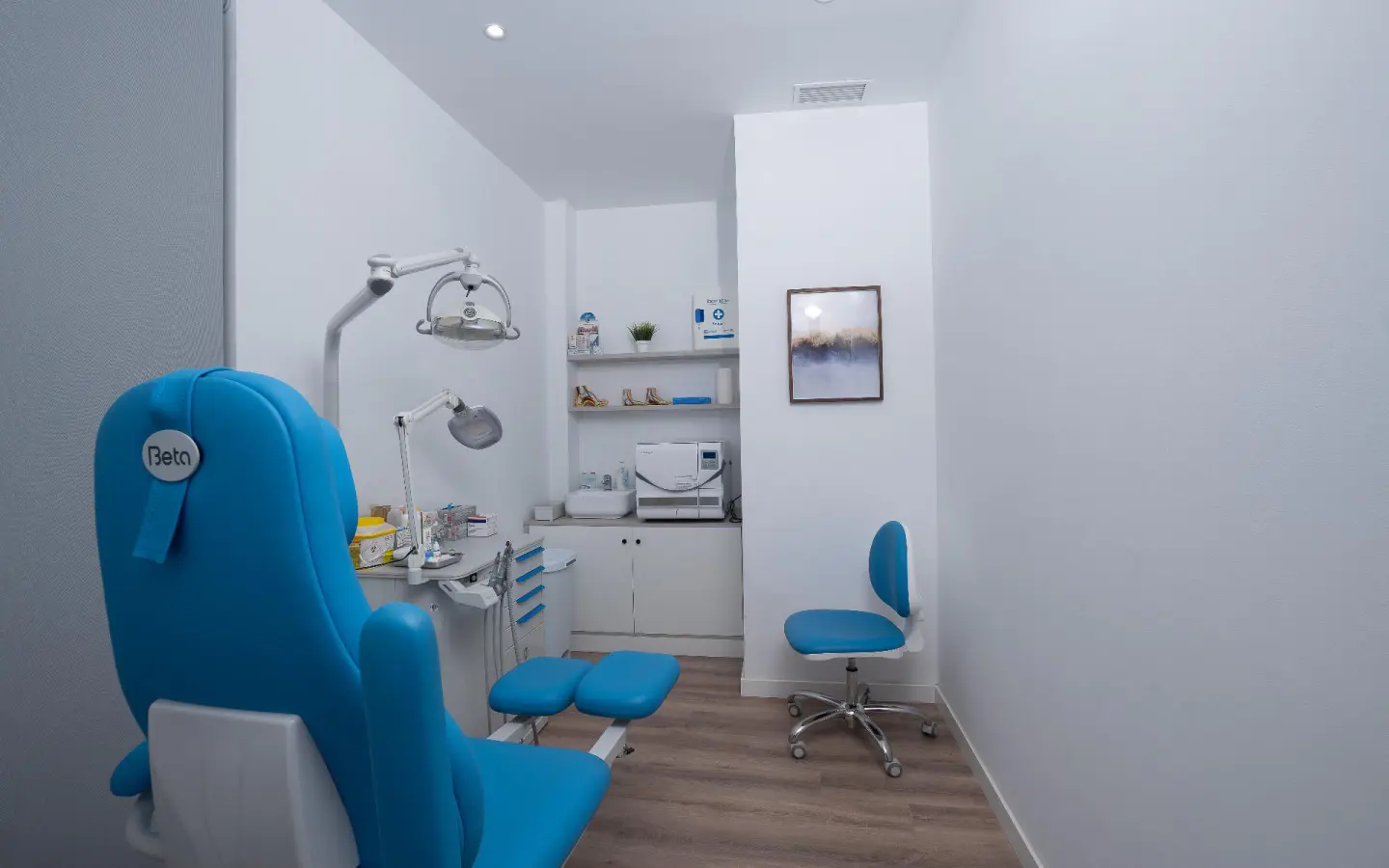 4-bedroom Commercial Unit In Alicante, Spain (65 M²)
