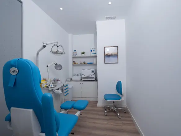 4-bedroom Commercial Unit In Alicante, Spain (65 M²)