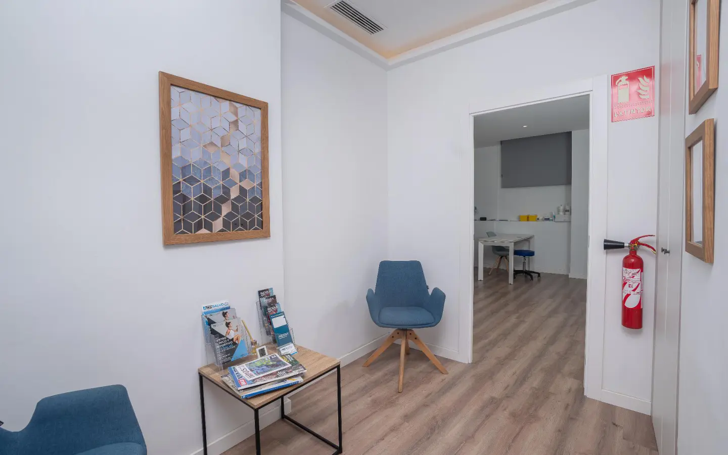 4-bedroom Commercial Unit In Alicante, Spain (65 M²)