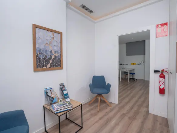4-bedroom Commercial Unit In Alicante, Spain (65 M²)