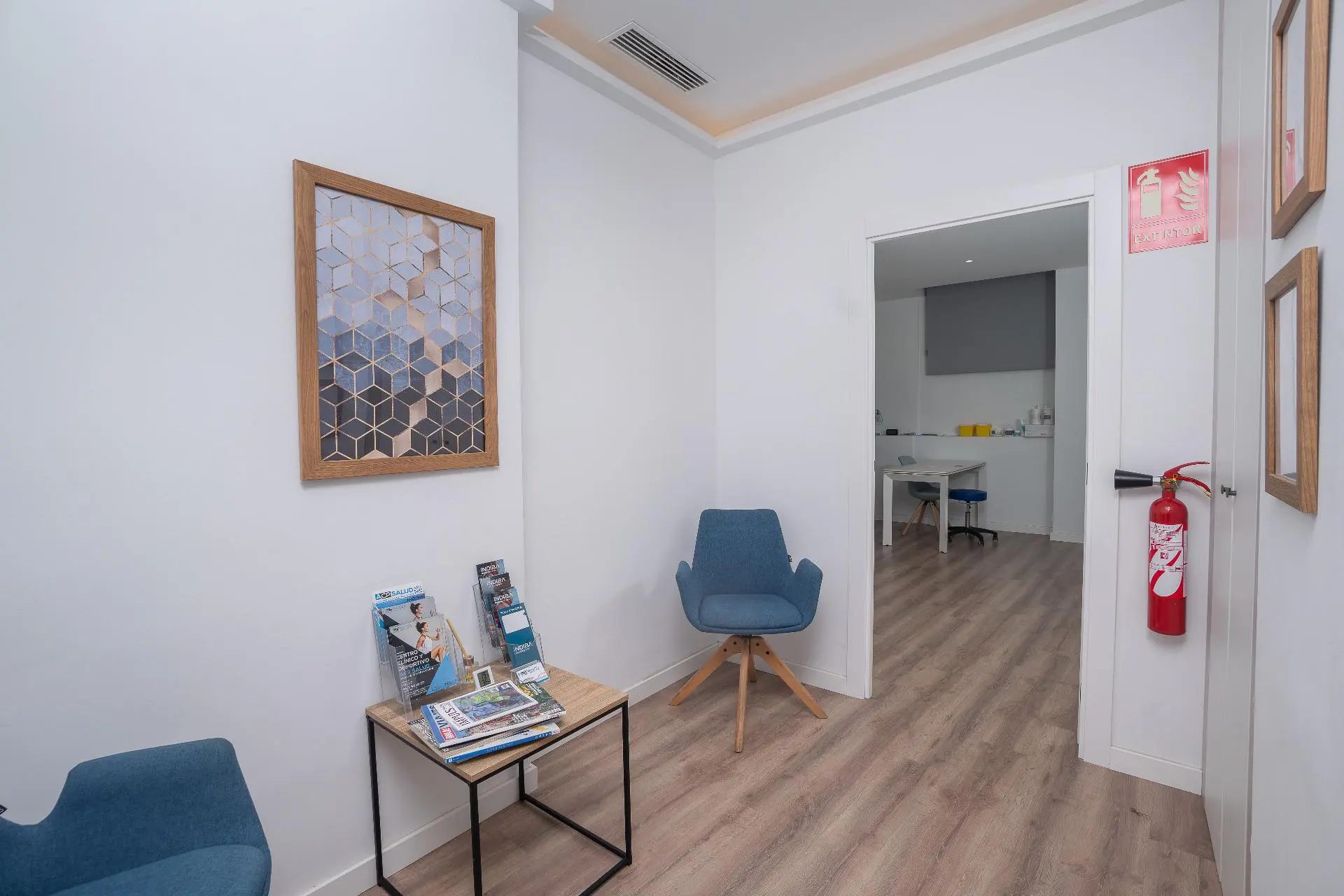 4-bedroom Commercial Unit In Alicante, Spain (65 M²)