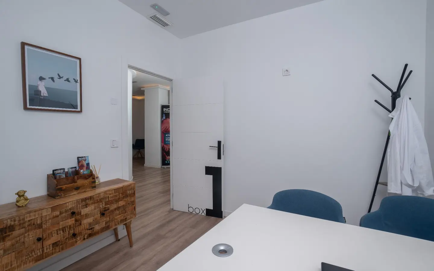 4-bedroom Commercial Unit In Alicante, Spain (65 M²)
