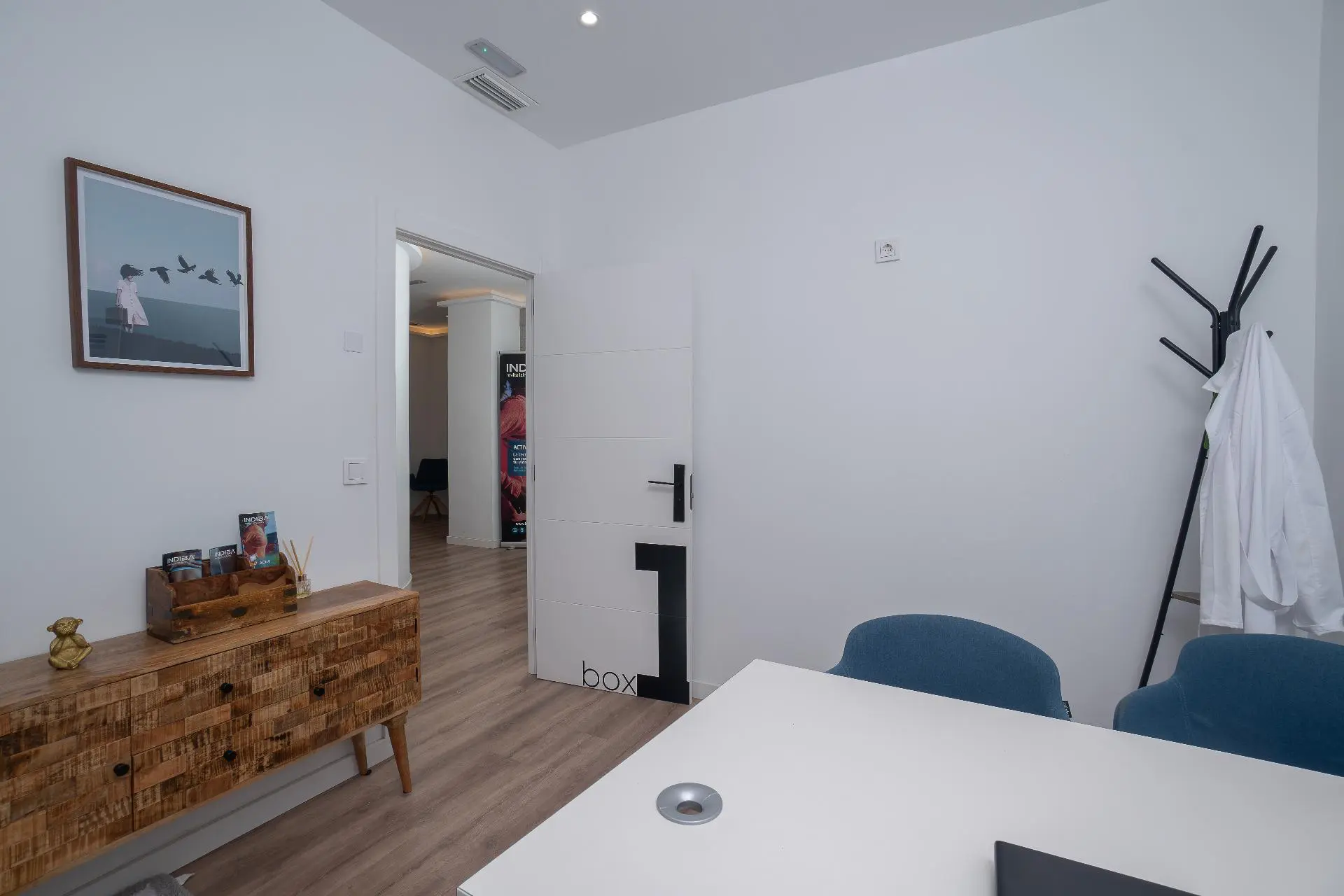 4-bedroom Commercial Unit In Alicante, Spain (65 M²)