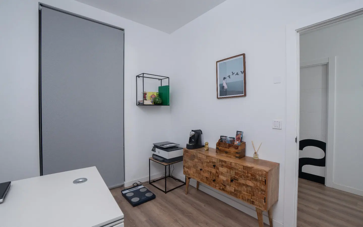 4-bedroom Commercial Unit In Alicante, Spain (65 M²)