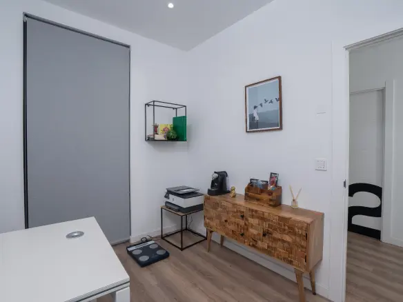 4-bedroom Commercial Unit In Alicante, Spain (65 M²)