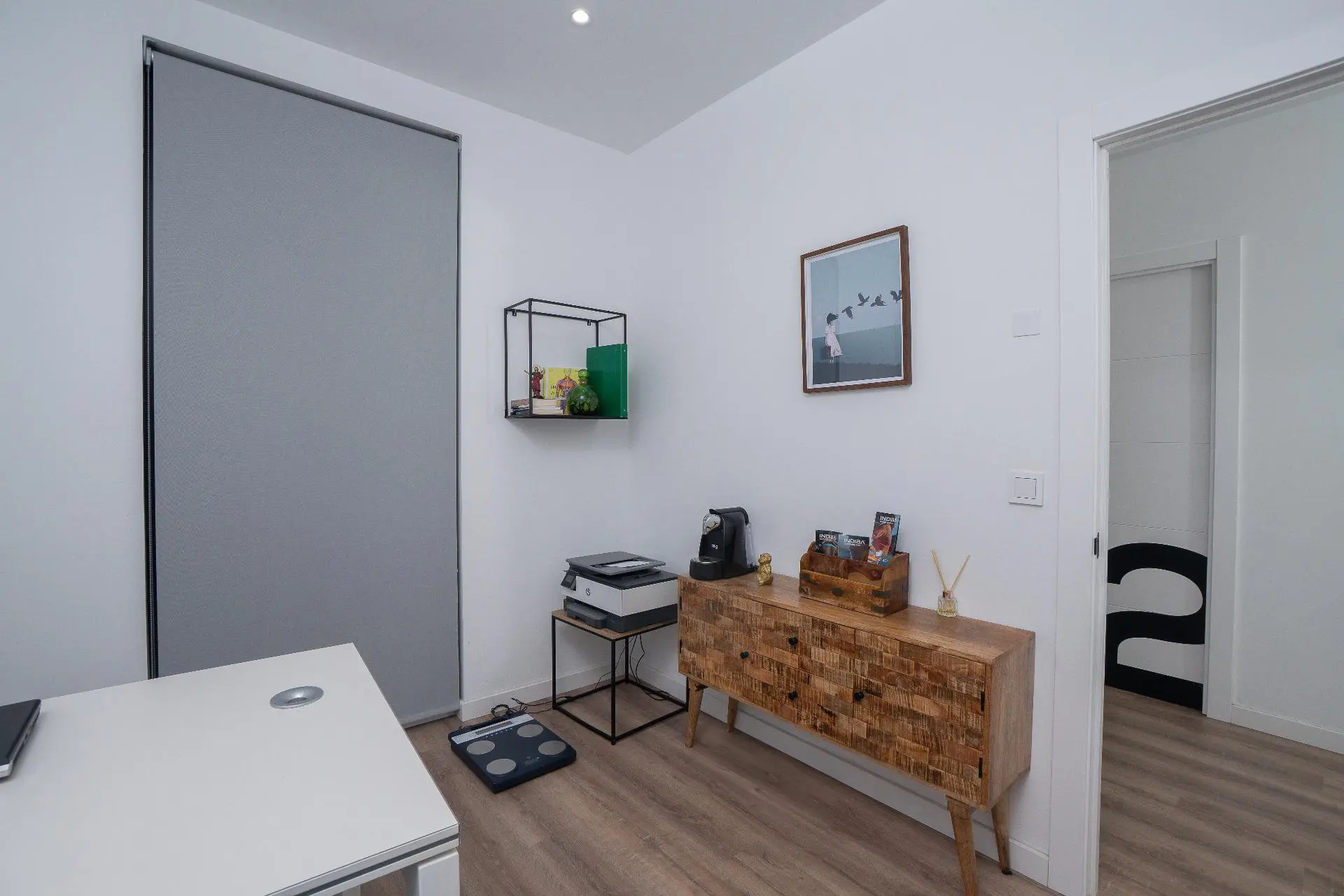 4-bedroom Commercial Unit In Alicante, Spain (65 M²)