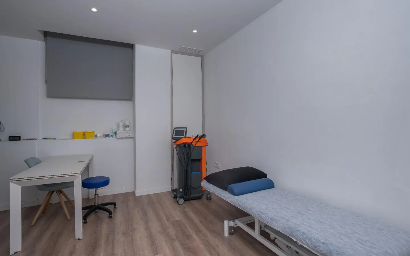 4-bedroom Commercial Unit In Alicante, Spain (65 M²)