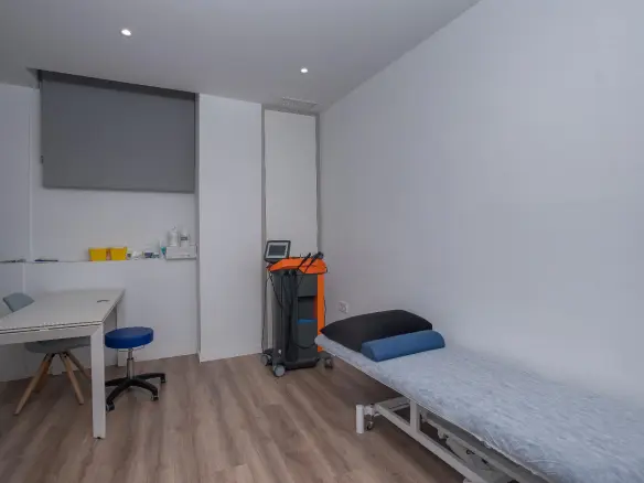 4-bedroom Commercial Unit In Alicante, Spain (65 M²)