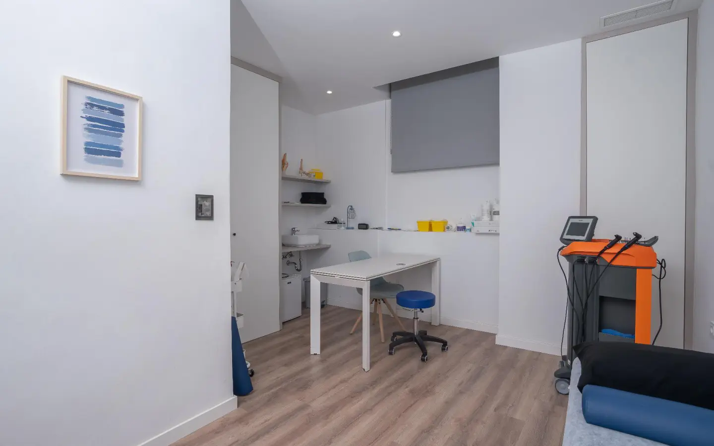 4-bedroom Commercial Unit In Alicante, Spain (65 M²)