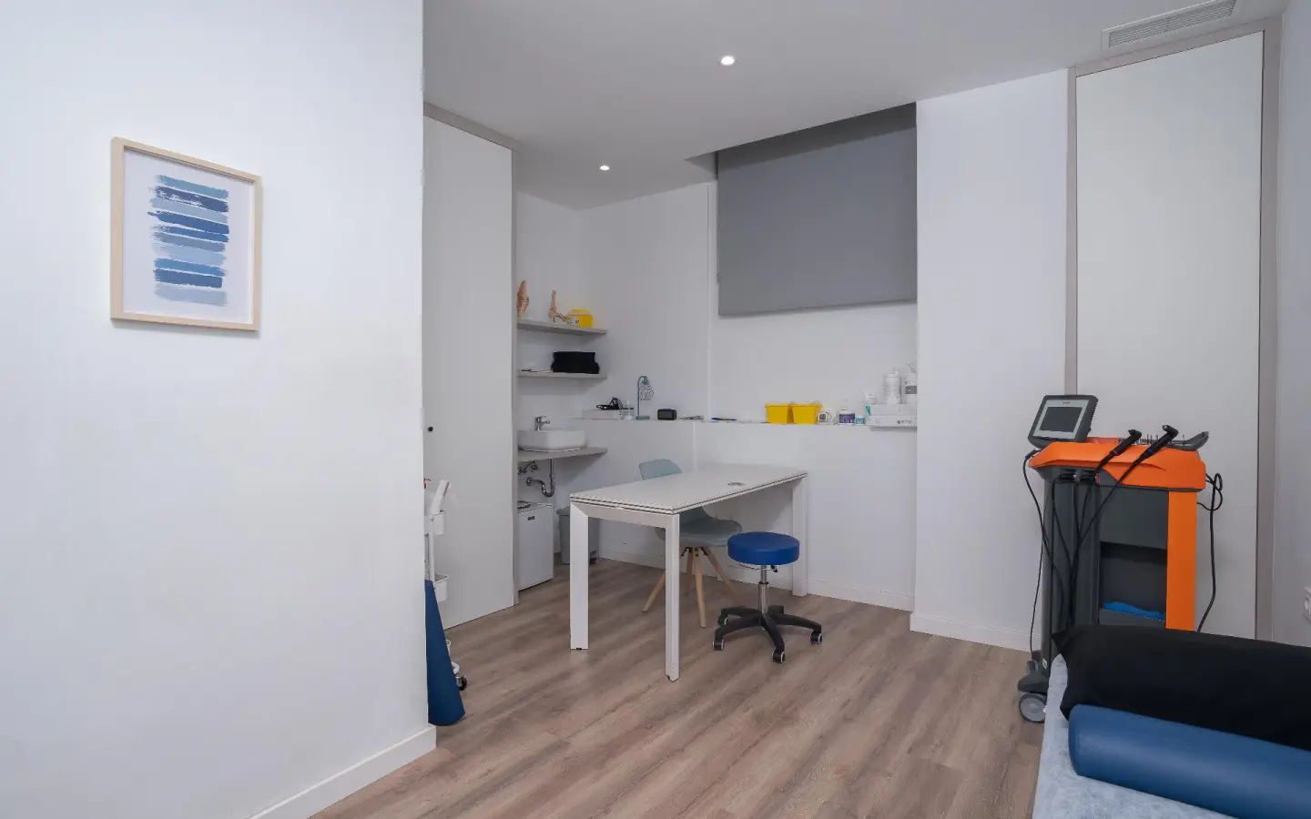 4-bedroom Commercial Unit In Alicante, Spain (65 M²)