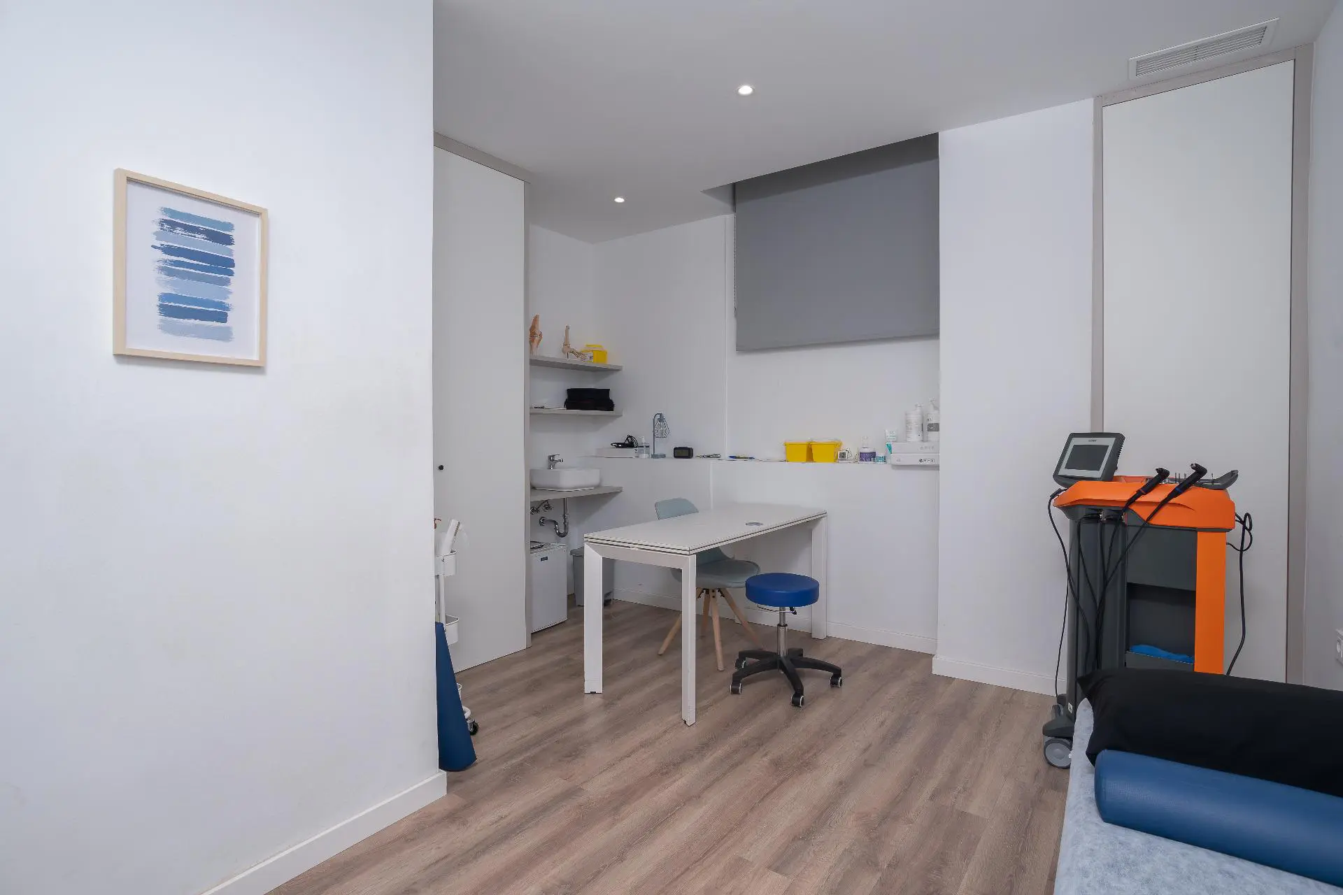 4-bedroom Commercial Unit In Alicante, Spain (65 M²)