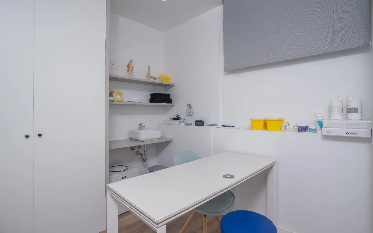 4-bedroom Commercial Unit In Alicante, Spain (65 M²)