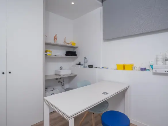 4-bedroom Commercial Unit In Alicante, Spain (65 M²)