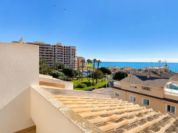4-bedroom Penthouse In Torrevieja, Spain (170 M²)