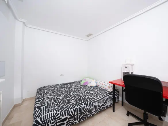 3-bedroom Terraced House In Elche, Spain (115 M²)