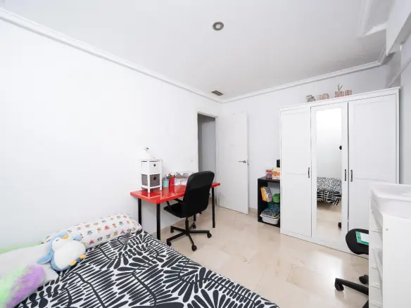 3-bedroom Terraced House In Elche, Spain (115 M²)