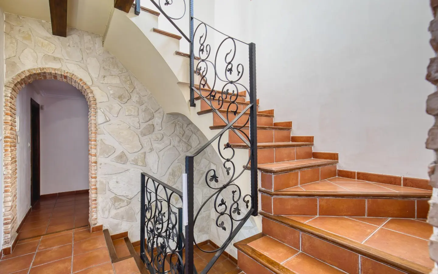 6-bedroom House In Novelda, Spain (364 M²)
