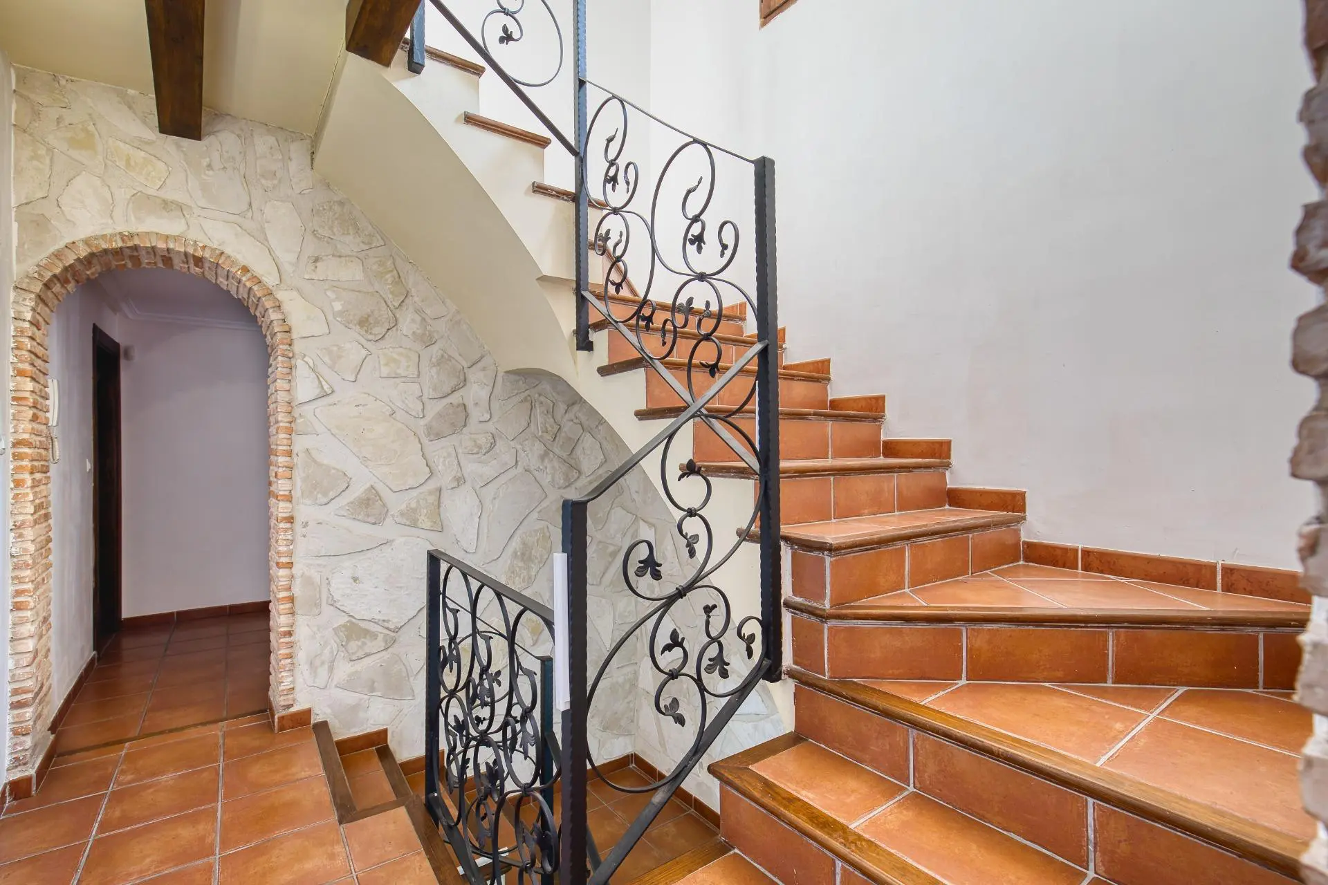 6-bedroom House In Novelda, Spain (364 M²)