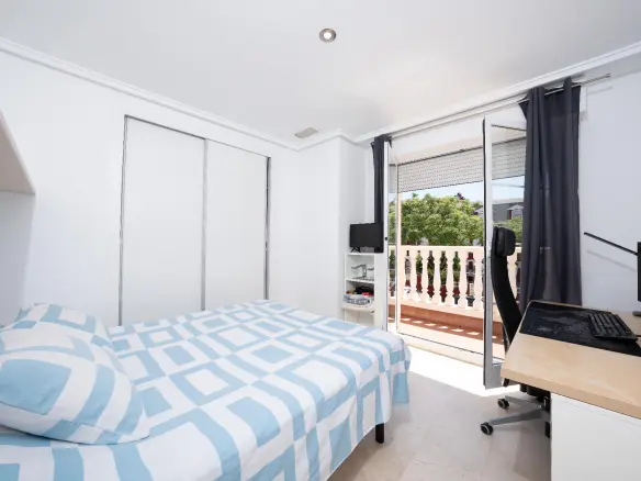 3-bedroom Terraced House In Elche, Spain (115 M²)